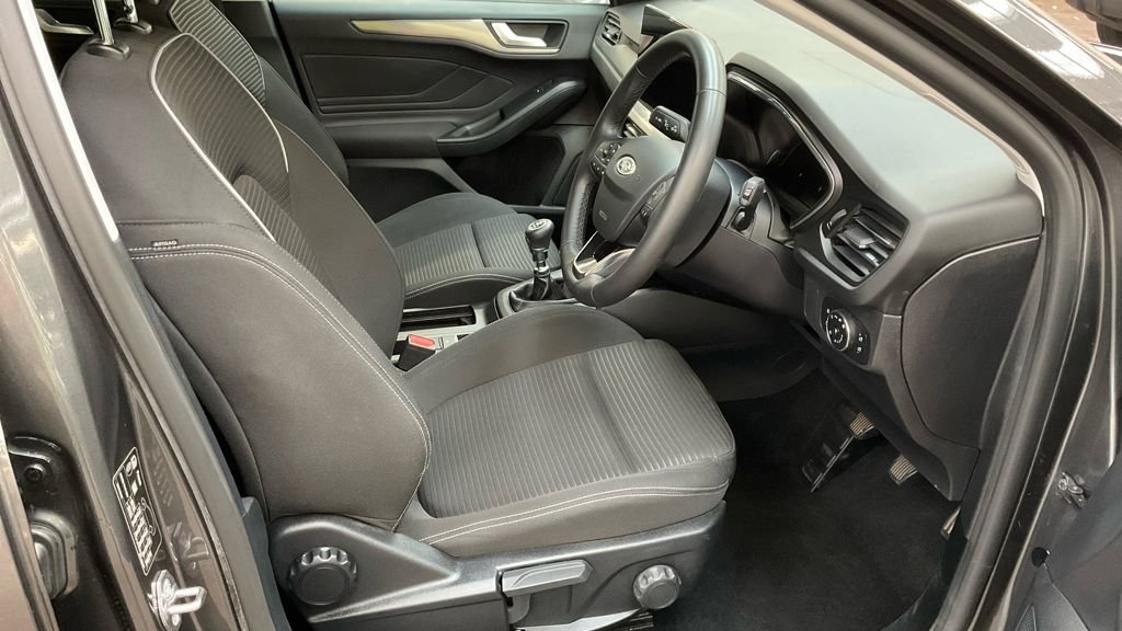 Used Ford Focus 2023 for sale - 76417522: Photo 9