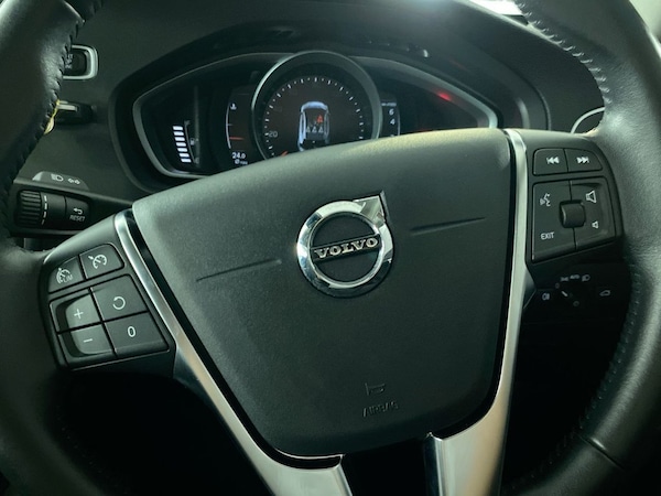 Used Volvo V40 2018 for sale - 75596469: Photo 20