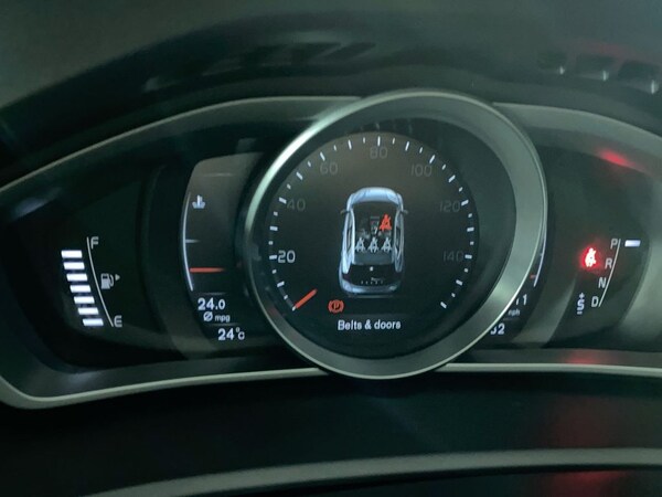 Used Volvo V40 2018 for sale - 75596469: Photo 21