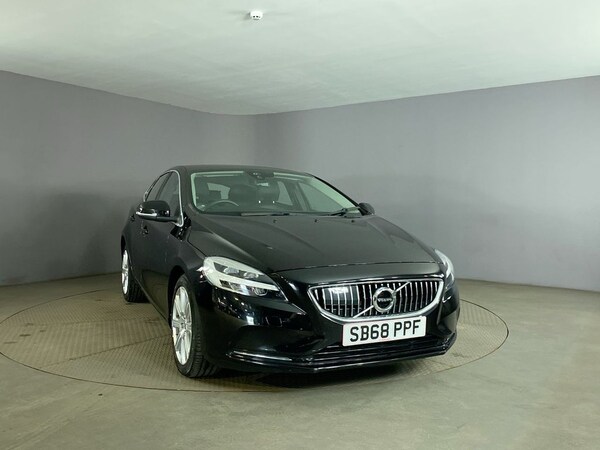 Used Volvo V40 2018 for sale - 75596469: Photo 2