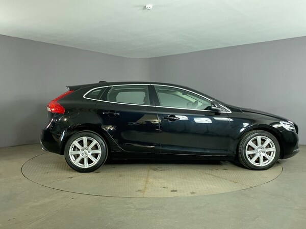 Used Volvo V40 2018 for sale - 75596469: Photo 9