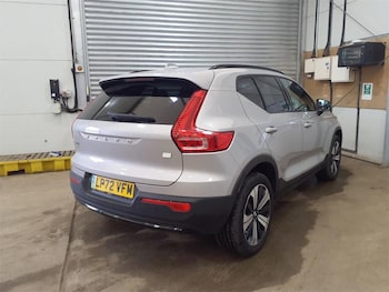 Used Volvo XC40 2023 for sale - 75937510: Photo 2