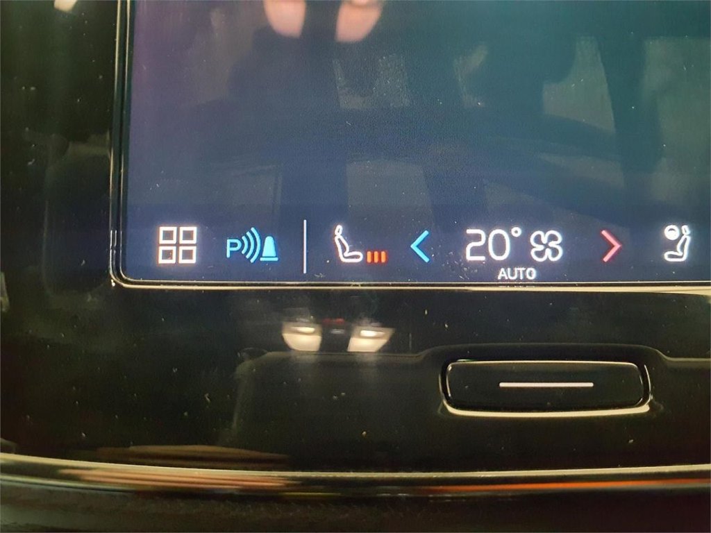 Used Volvo XC40 2023 for sale - 75937510: Photo 8