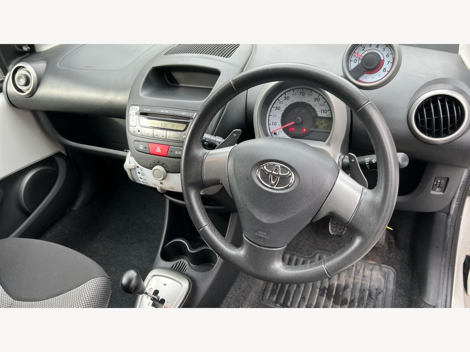 Used Toyota AYGO 2012 for sale - 76585374: Photo 8