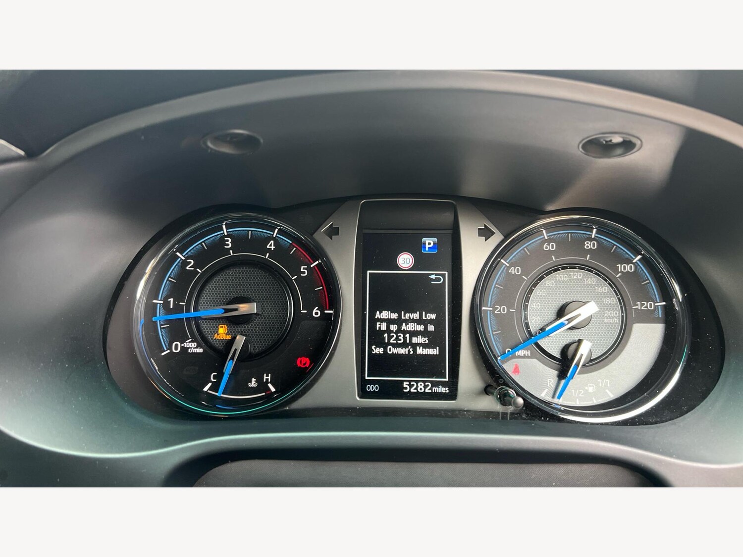 Used Toyota Hilux 2024 for sale - 76336946: Photo 11