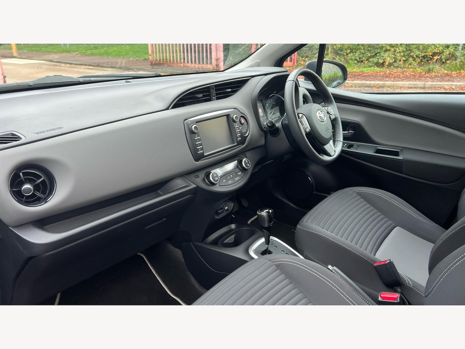 Used Toyota Yaris 2017 for sale - 76512959: Photo 12