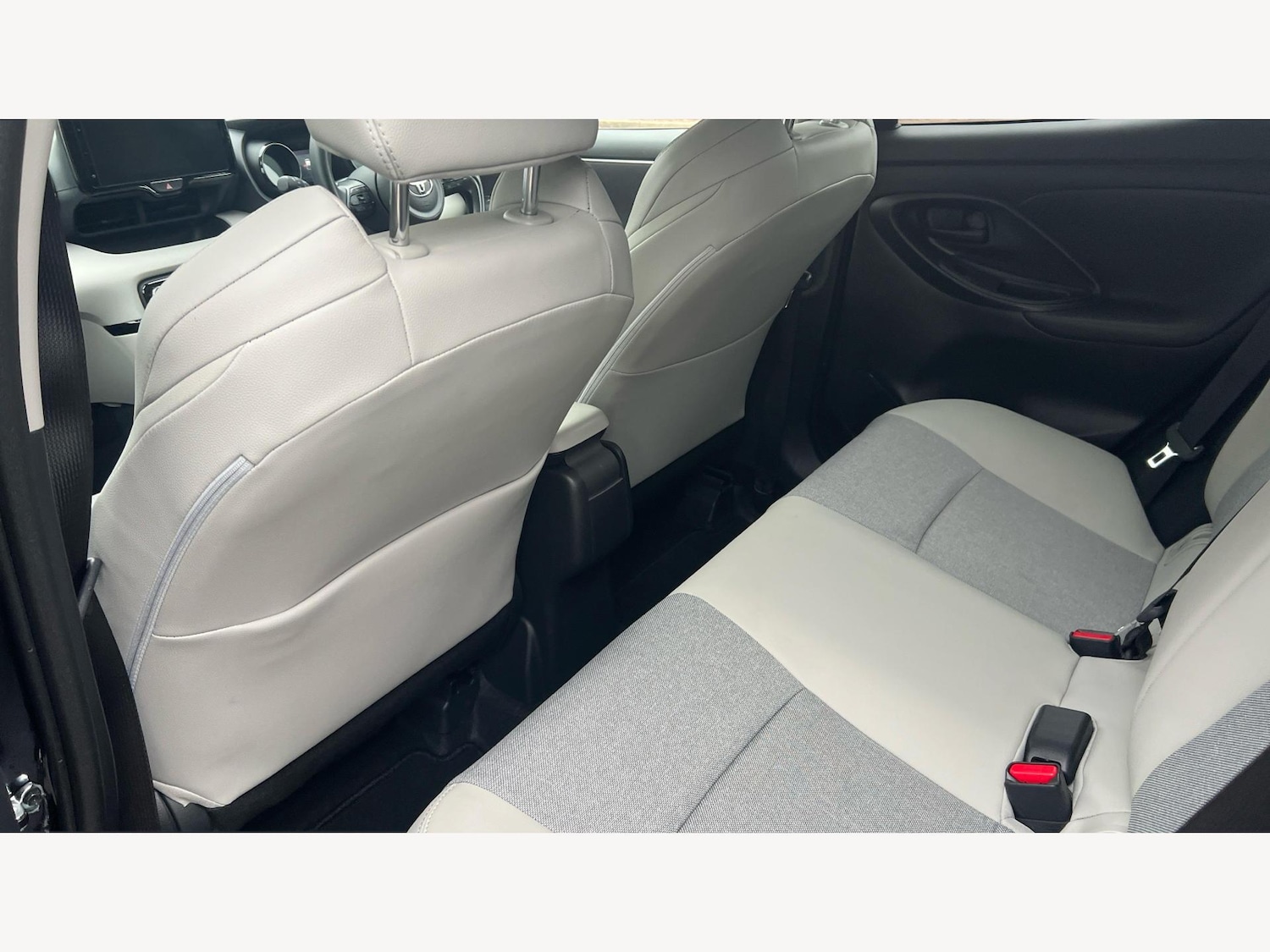 Used Toyota Yaris 2023 for sale - 77120718: Photo 15