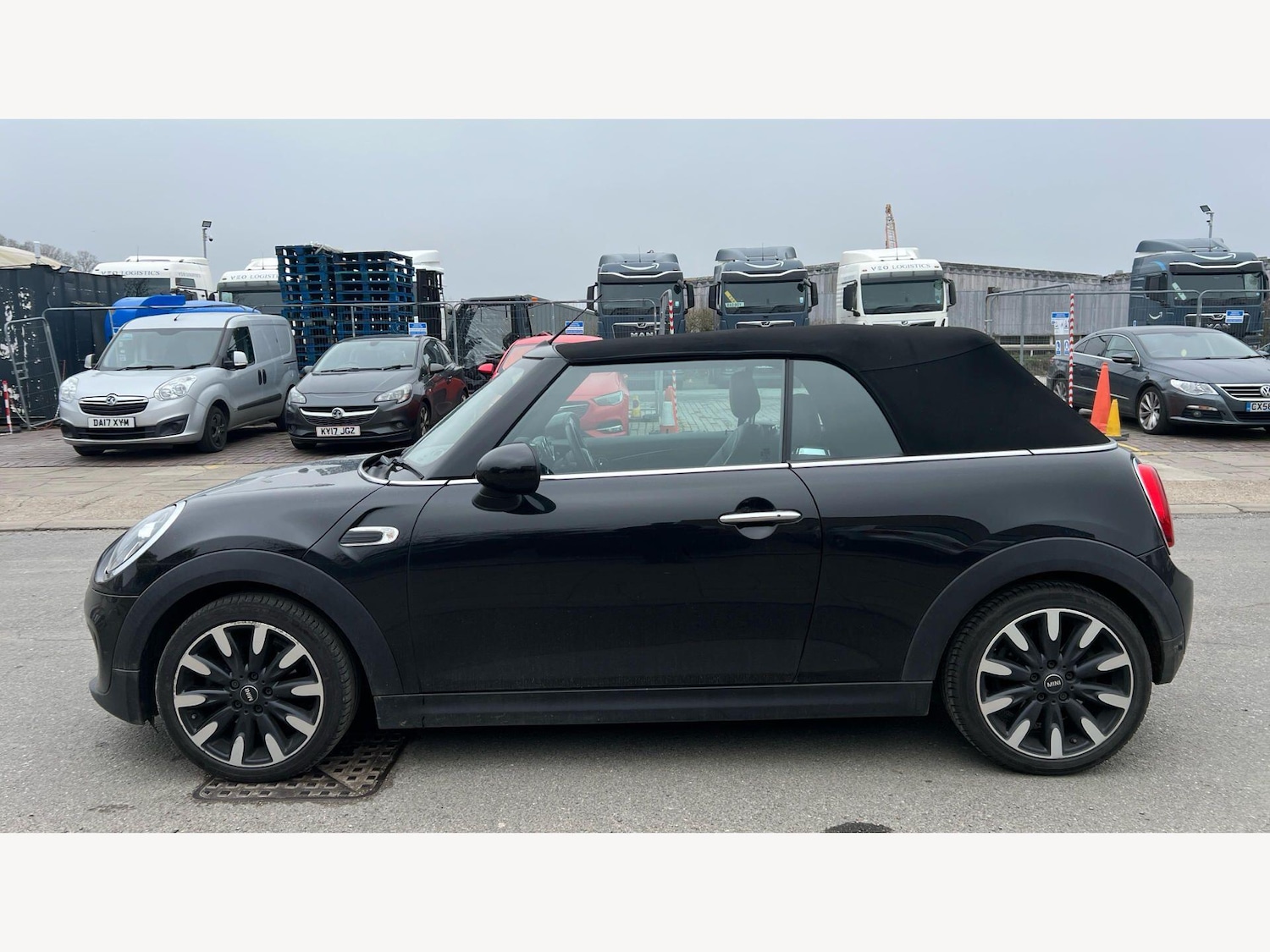 Used MINI Convertible 2018 for sale - 77852808: Photo 19