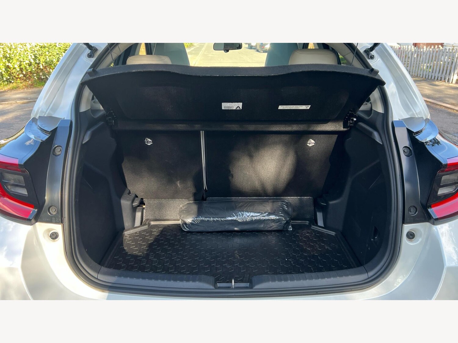 Used Toyota Yaris 2023 for sale - 76138128: Photo 16