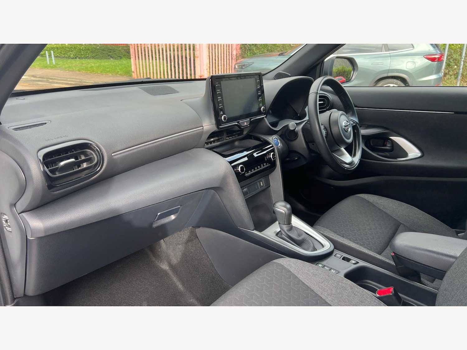 Used Toyota Yaris Cross 2024 for sale - 77645775: Photo 12