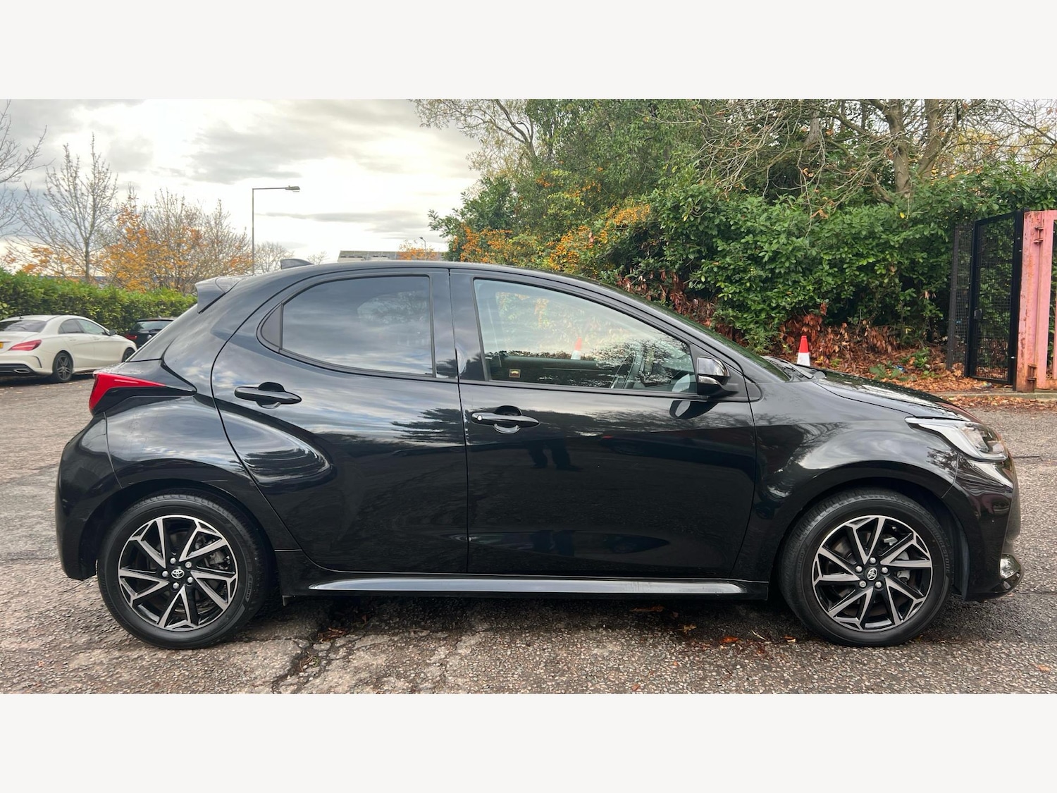 Used Toyota Yaris for sale - 76997721: Photo 18