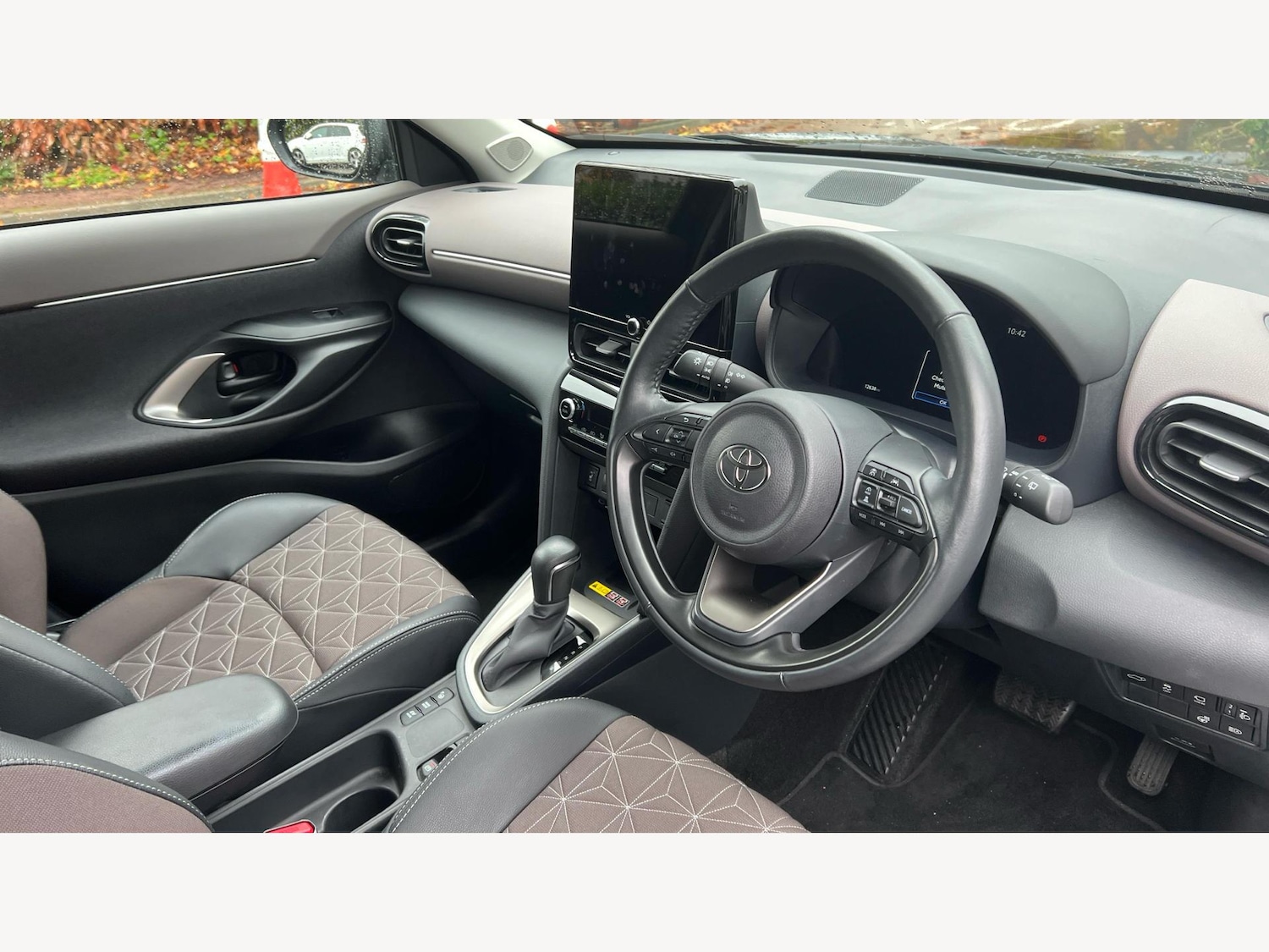 Used Toyota Yaris Cross 2024 for sale - 76425862: Photo 13