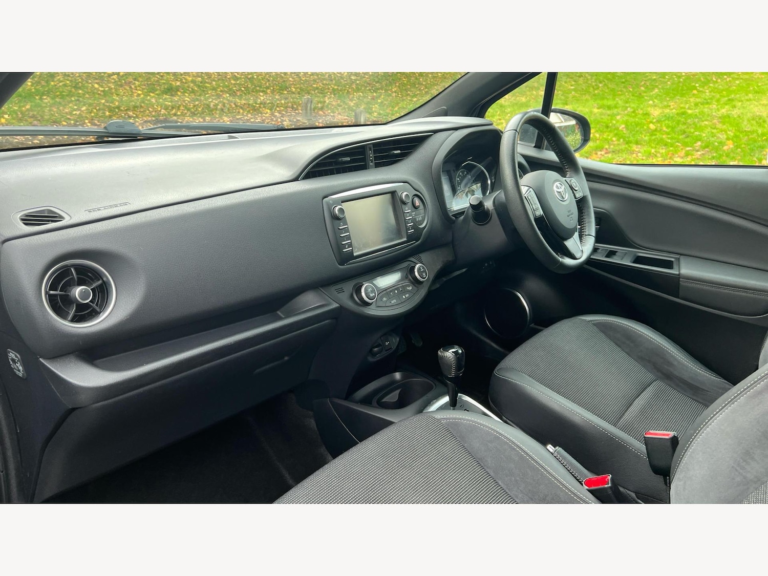 Used Toyota Yaris 2019 for sale - 76498423: Photo 12