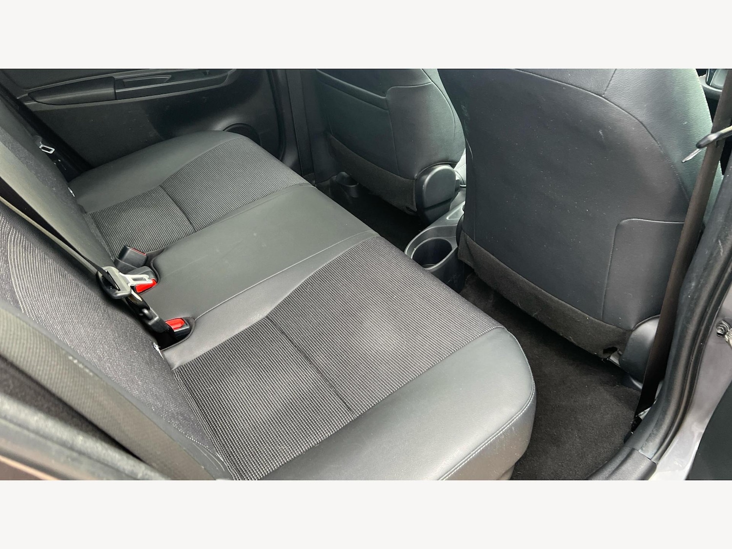 Used Toyota Yaris 2019 for sale - 76498423: Photo 14