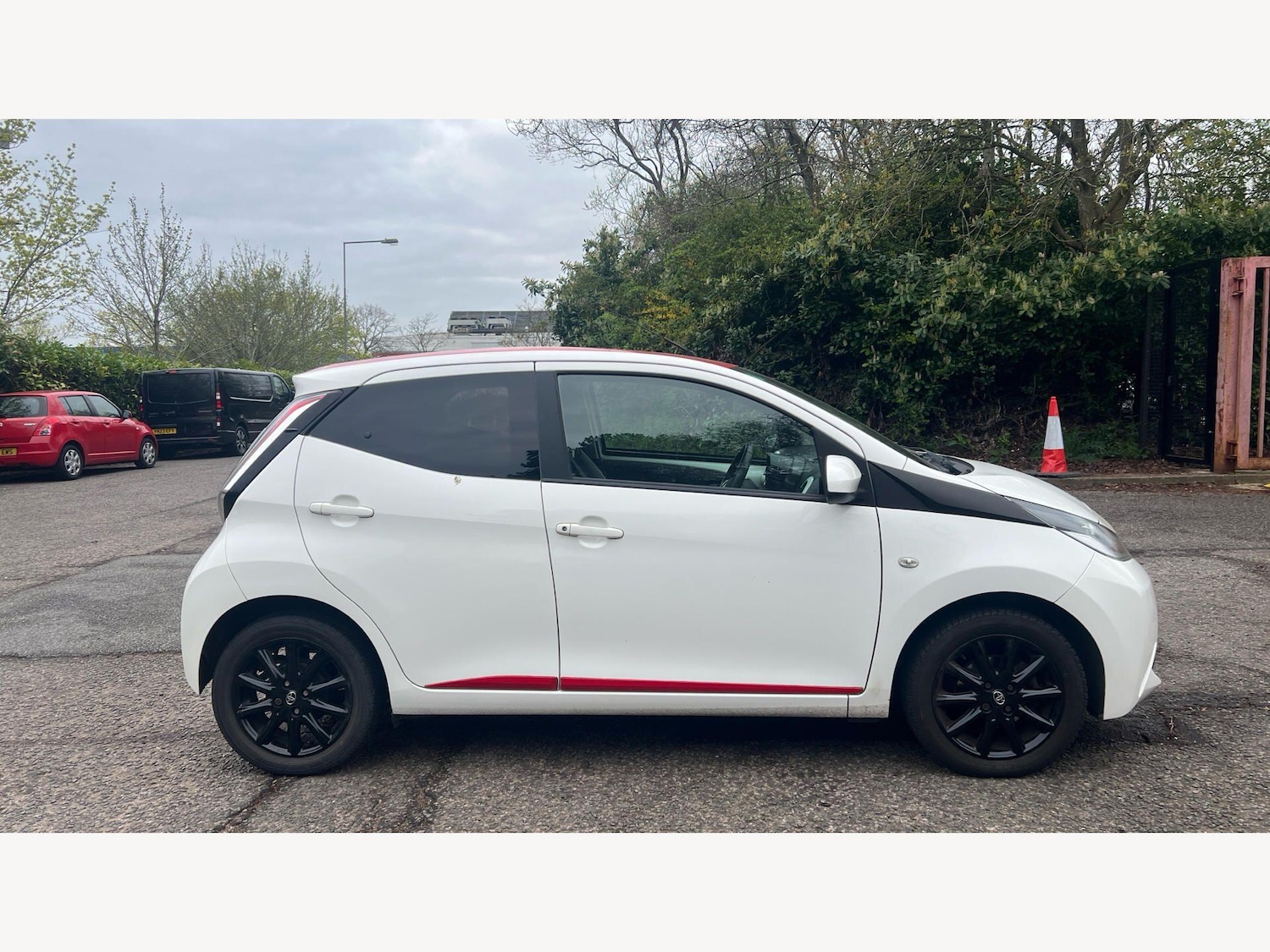 Used Toyota AYGO for sale - 78128132: Photo 25