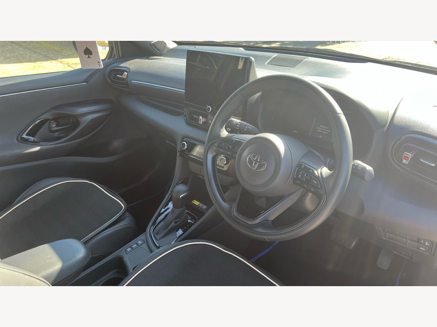 Used Toyota Yaris 2024 for sale - 78035049: Photo 13