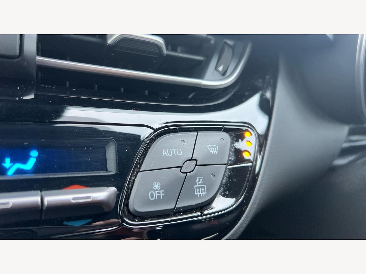 Used Toyota C-HR 2023 for sale - 77109105: Photo 22