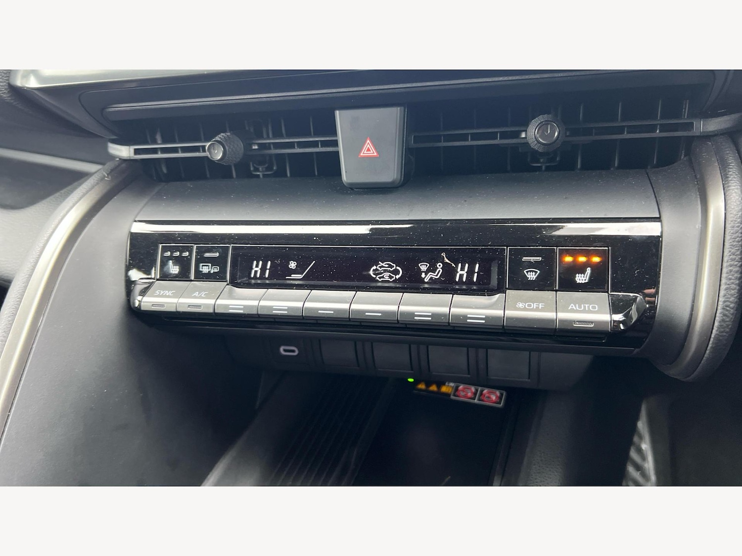 Used Toyota C-HR 2024 for sale - 77440401: Photo 24