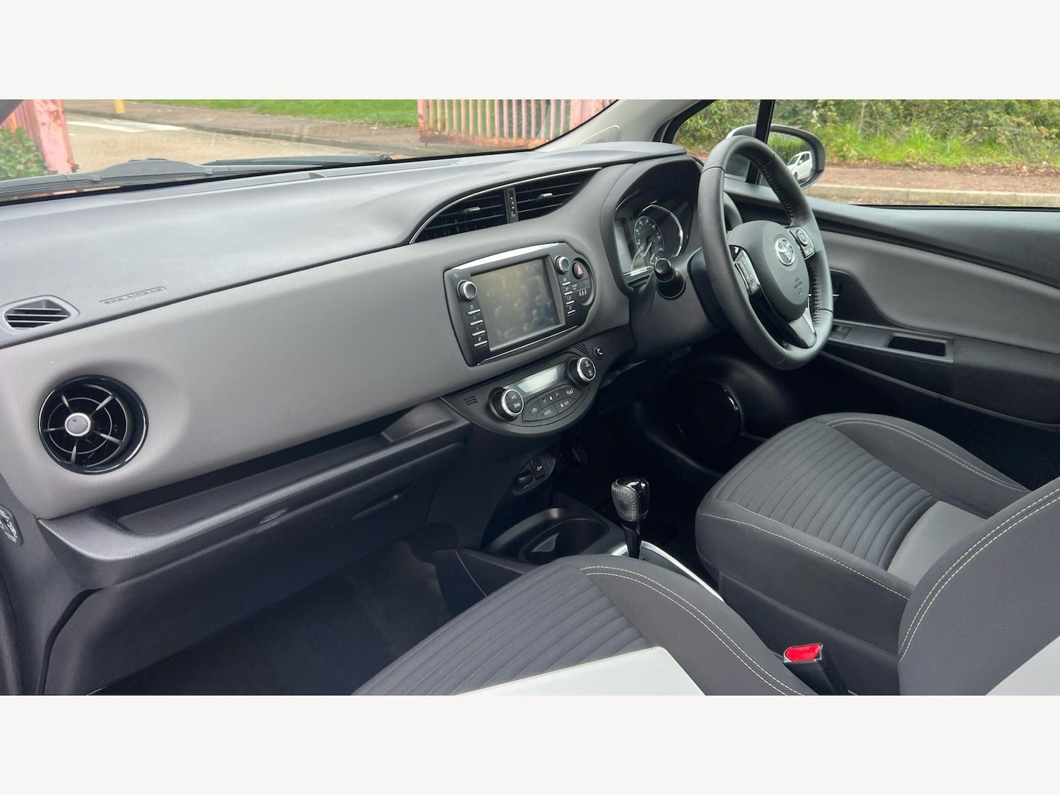 Used Toyota Yaris 2018 for sale - 78101160: Photo 12