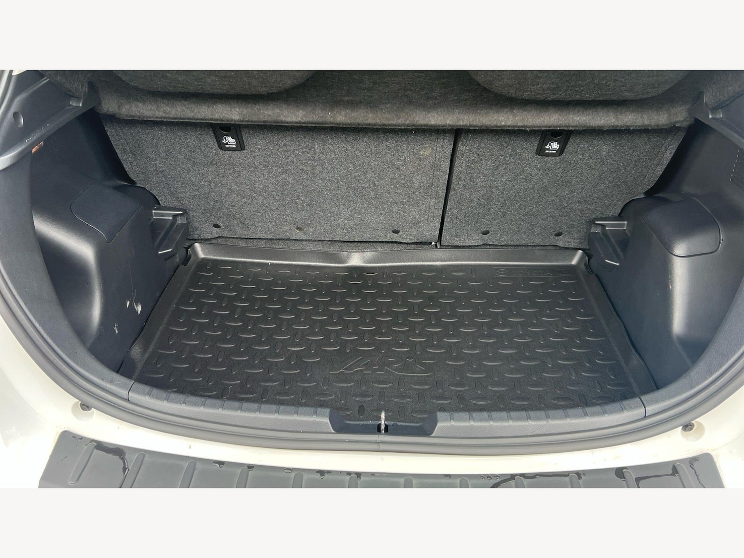 Used Toyota Yaris 2018 for sale - 78101160: Photo 16