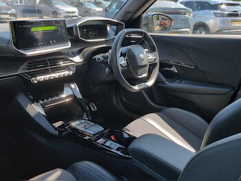 Used Peugeot 2008 2024 for sale - 76678761: Photo