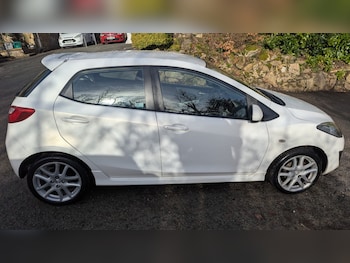 Used Mazda Mazda2 2011 for sale - 77639033: Photo