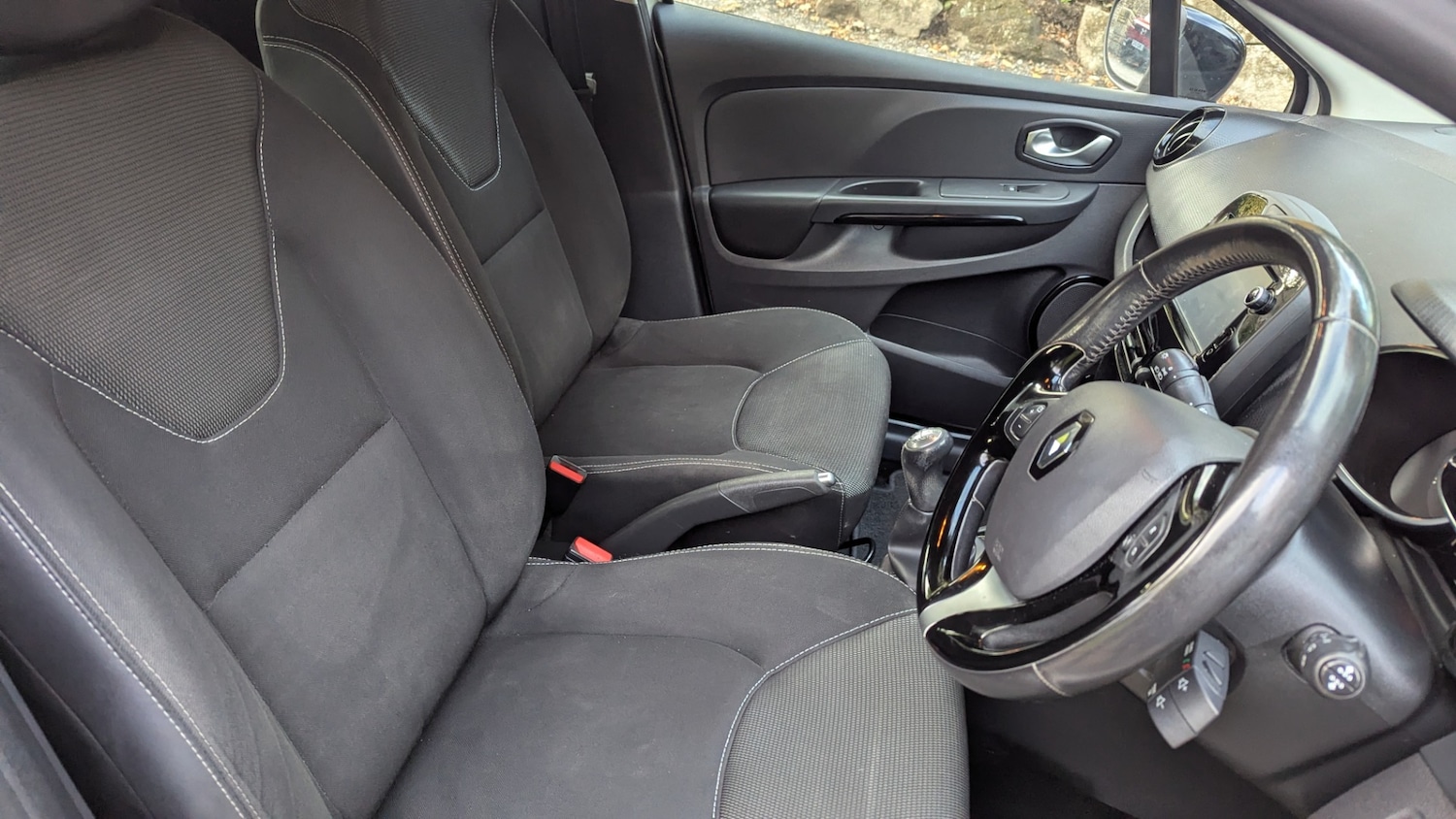 Used Renault Clio 2016 for sale - 76347423: Photo 14
