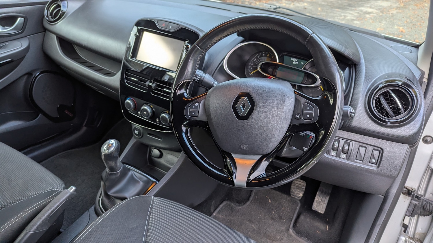 Used Renault Clio 2016 for sale - 76347423: Photo 8