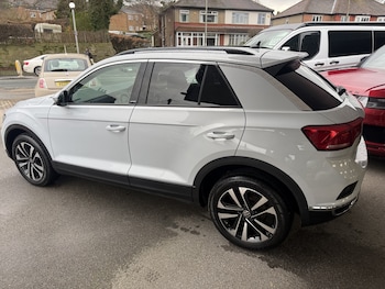 Used Volkswagen T-Roc 2021 for sale - 77694327: Photo