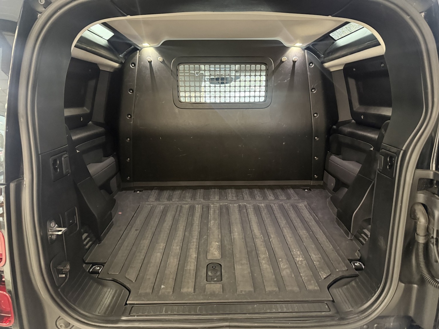 Used Land Rover Defender 2022 for sale - 78004517: Photo 9