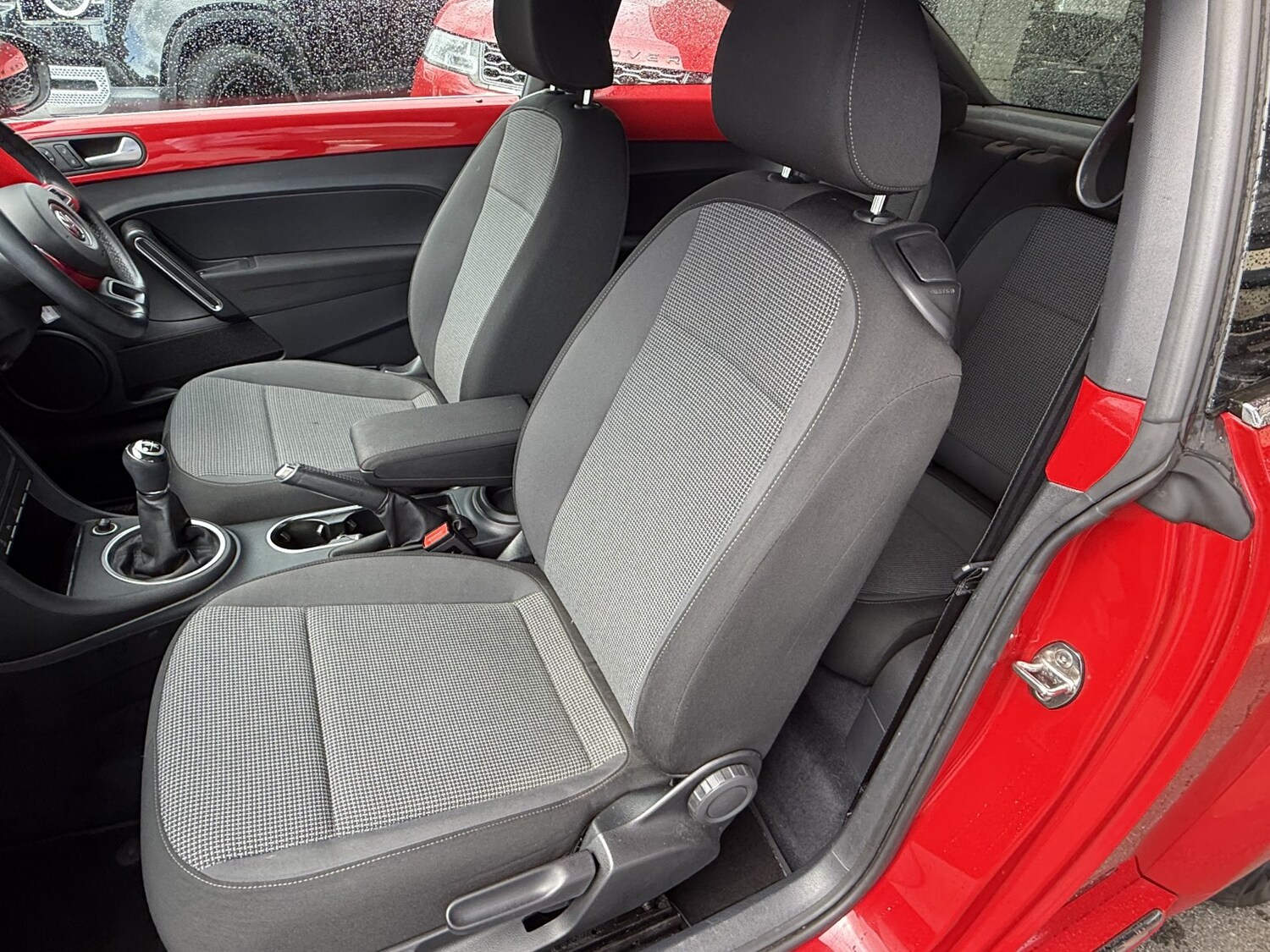 Used Volkswagen Beetle 2015 for sale - 78125141: Photo 6