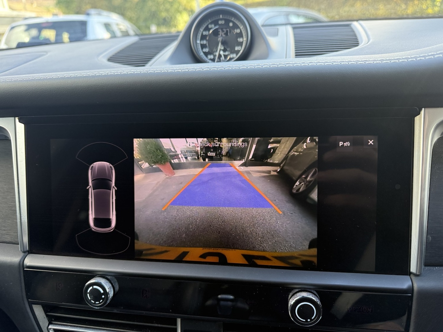 Used Porsche Macan 2023 for sale - 76478115: Photo 12