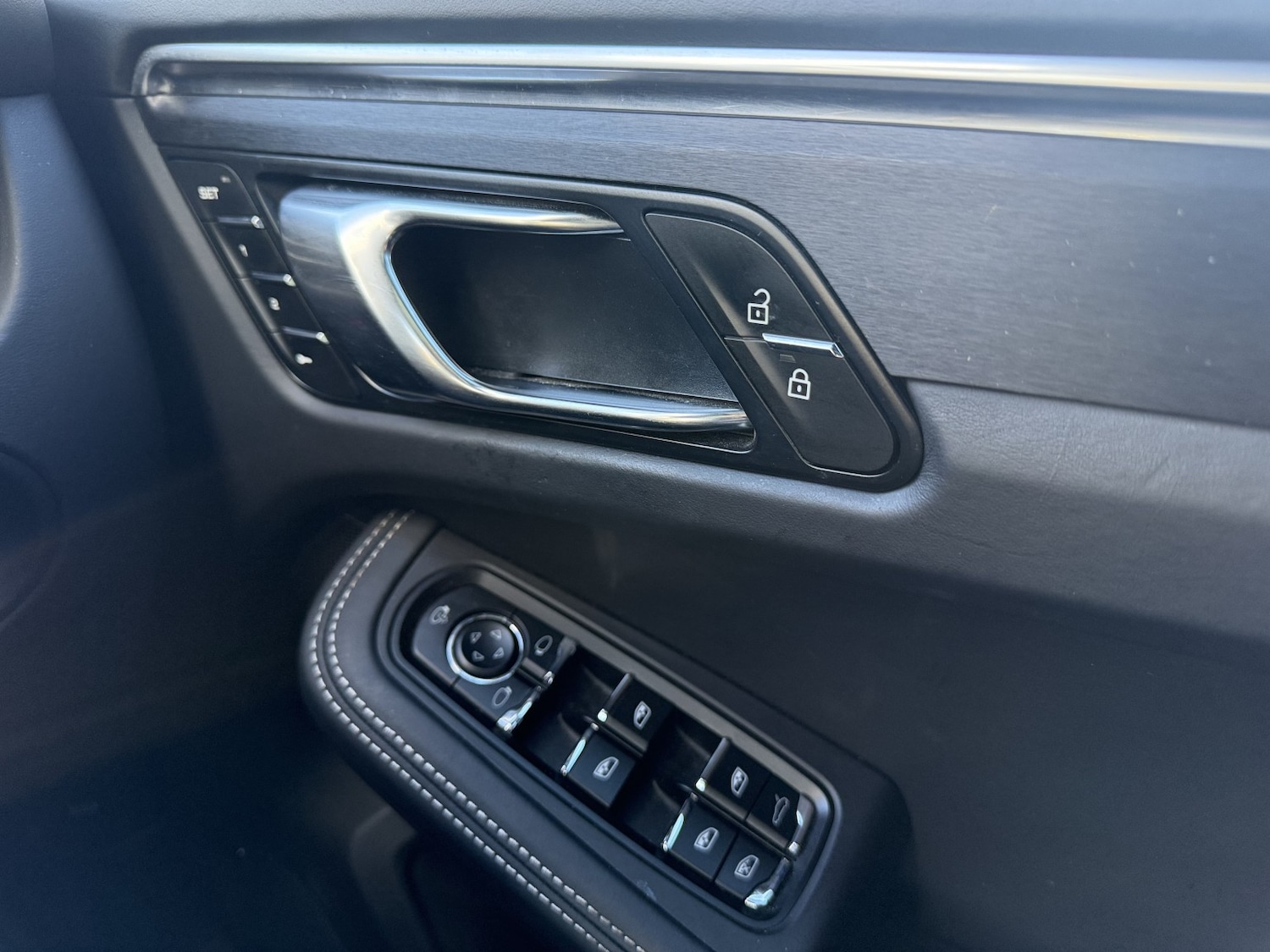 Used Porsche Macan 2023 for sale - 76478115: Photo 13