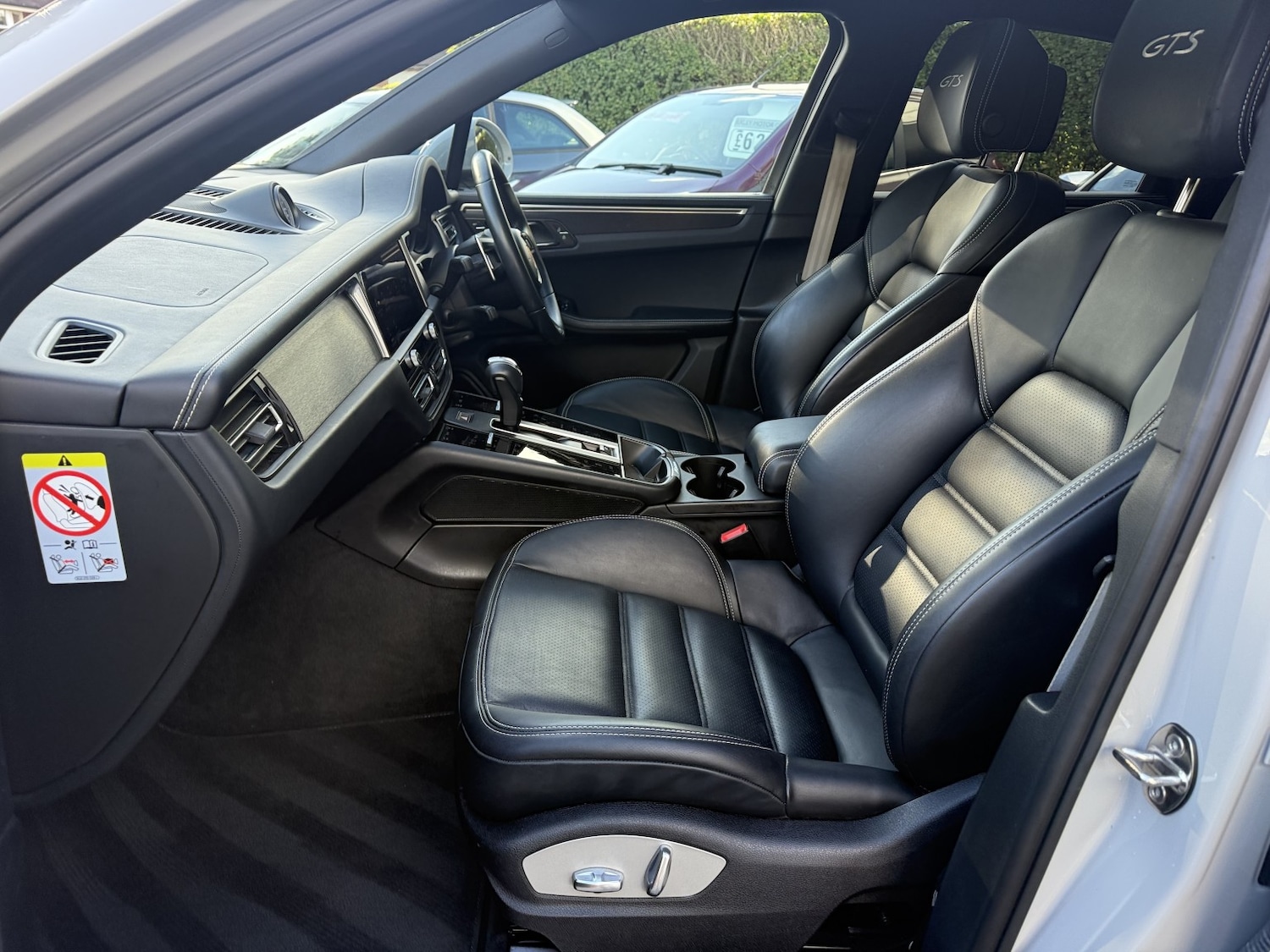 Used Porsche Macan 2023 for sale - 76478115: Photo 7