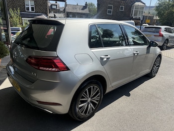 Used Volkswagen Golf 2017 for sale - 79531780: Photo