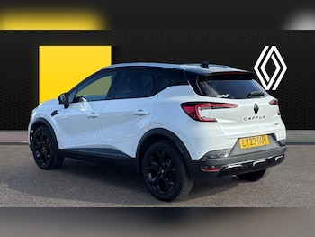 Used Renault Captur 2023 for sale - 75932345: Photo