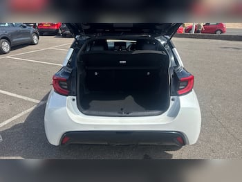 Used Toyota Yaris 2024 for sale - 79379315: Photo
