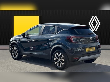 Used Renault Captur 2023 for sale - 76100854: Photo 2