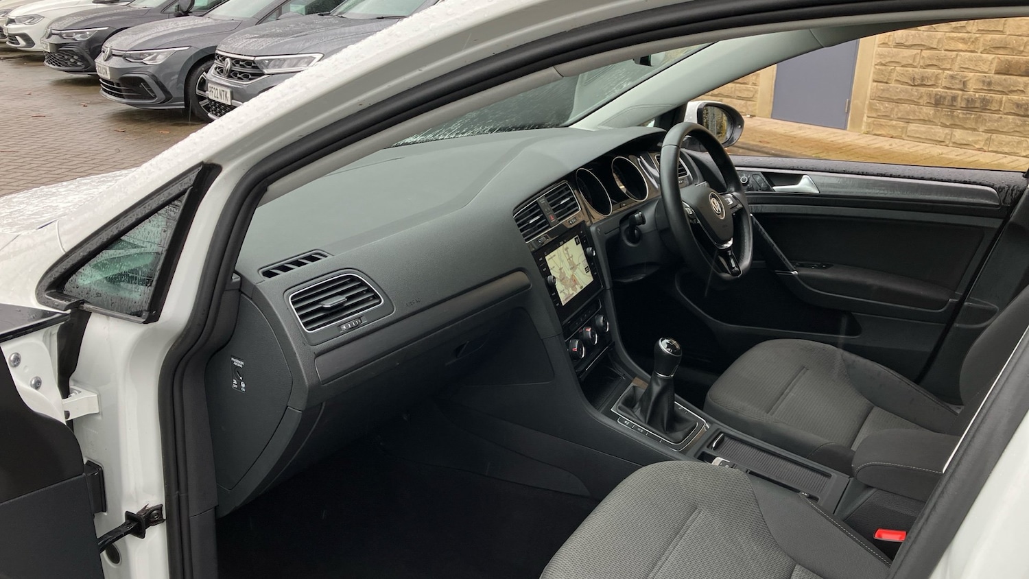 Used Volkswagen Golf 2017 for sale - 76795085: Photo 2