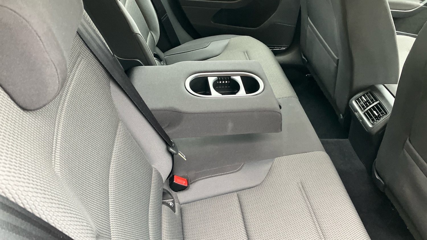 Used Volkswagen Golf 2017 for sale - 76795085: Photo 32