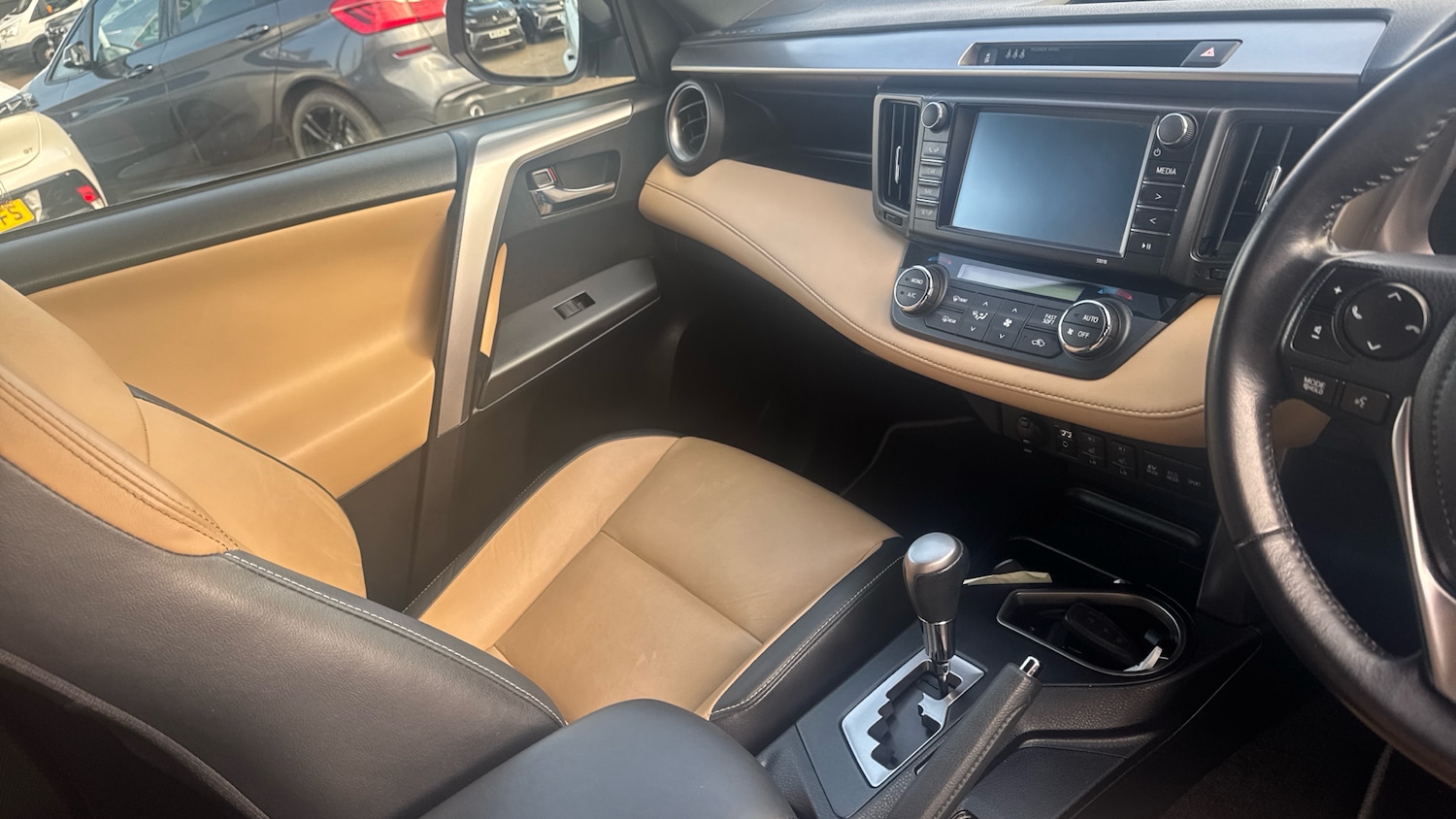 Used Toyota RAV4 2017 for sale - 77803512: Photo 14