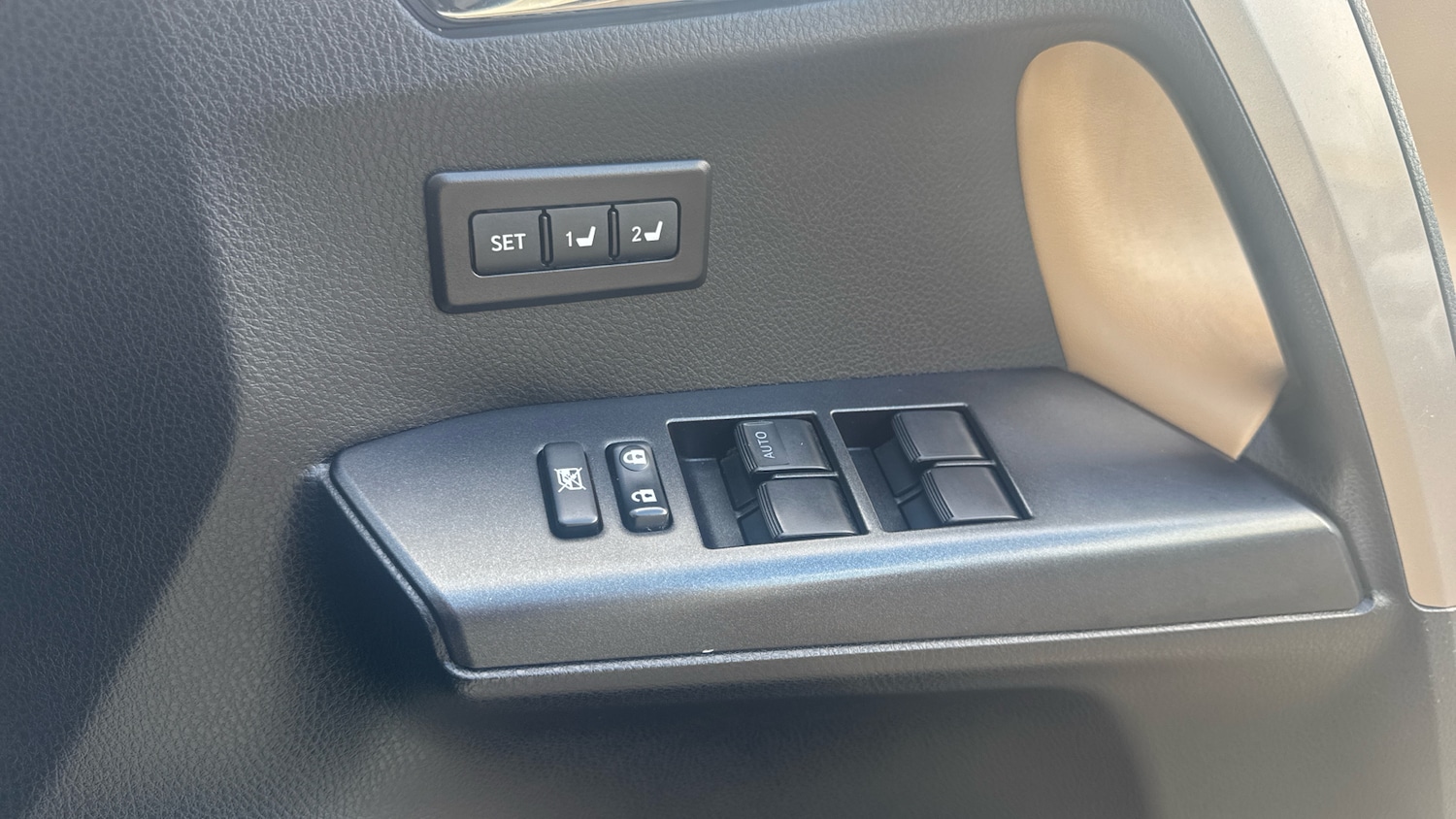 Used Toyota RAV4 2017 for sale - 77803512: Photo 33