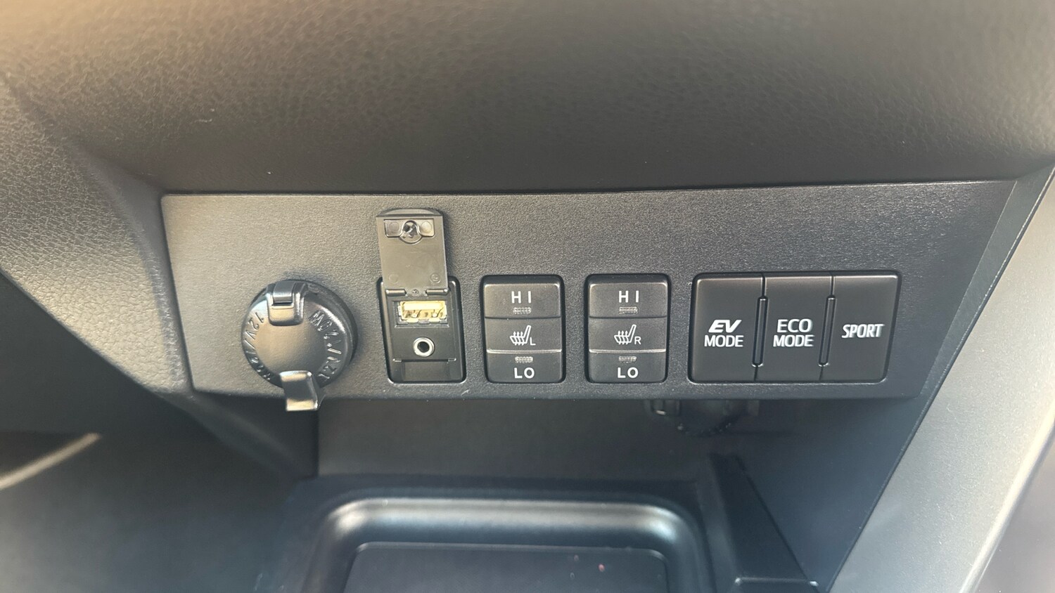 Used Toyota RAV4 2017 for sale - 77803512: Photo 35