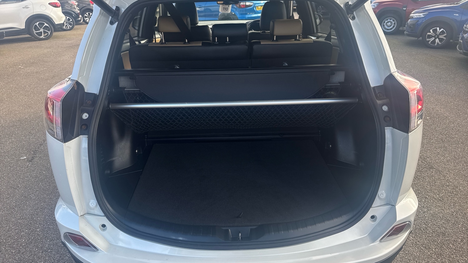 Used Toyota RAV4 2017 for sale - 77803512: Photo 4