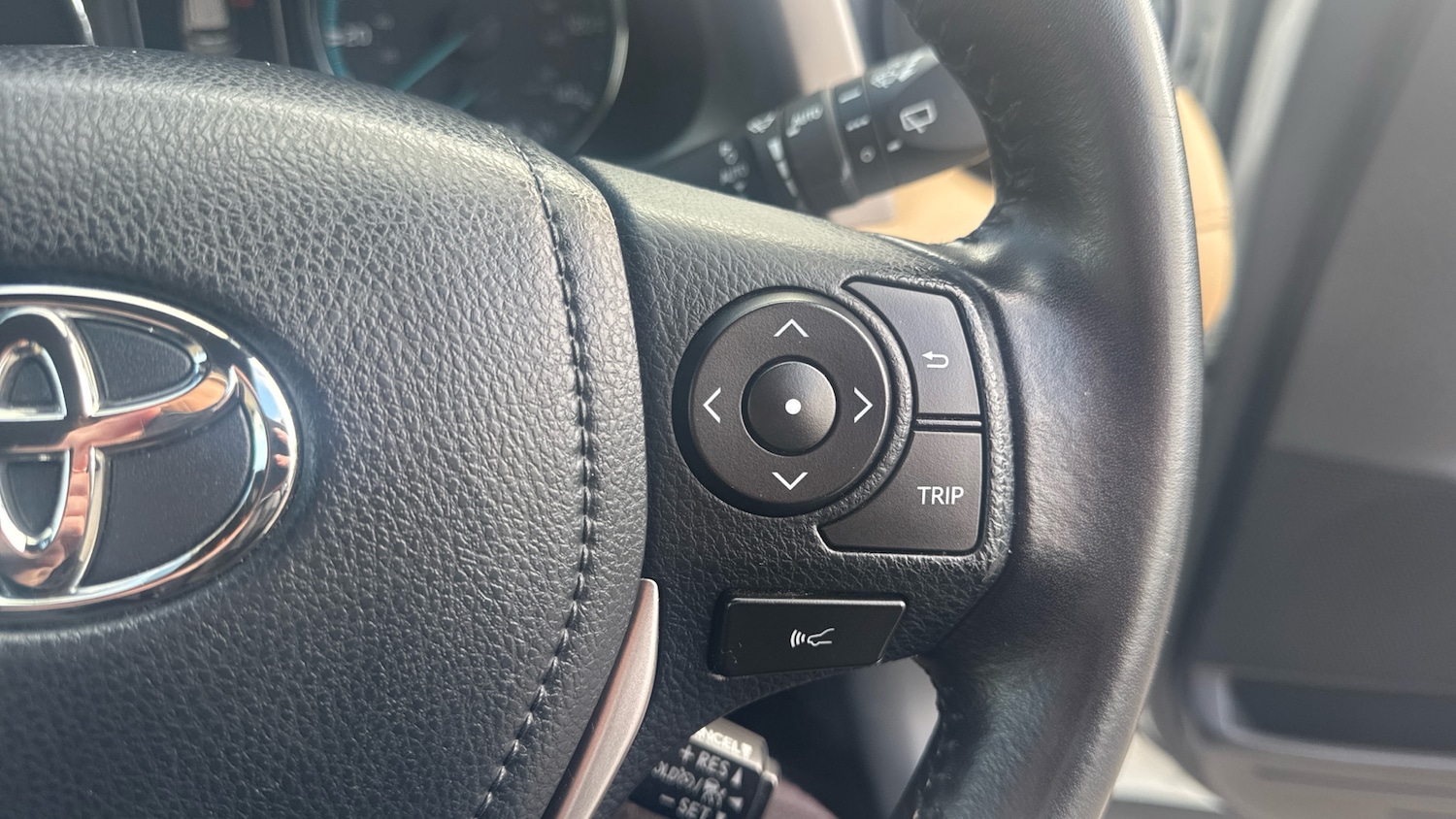 Used Toyota RAV4 2017 for sale - 77803512: Photo 40