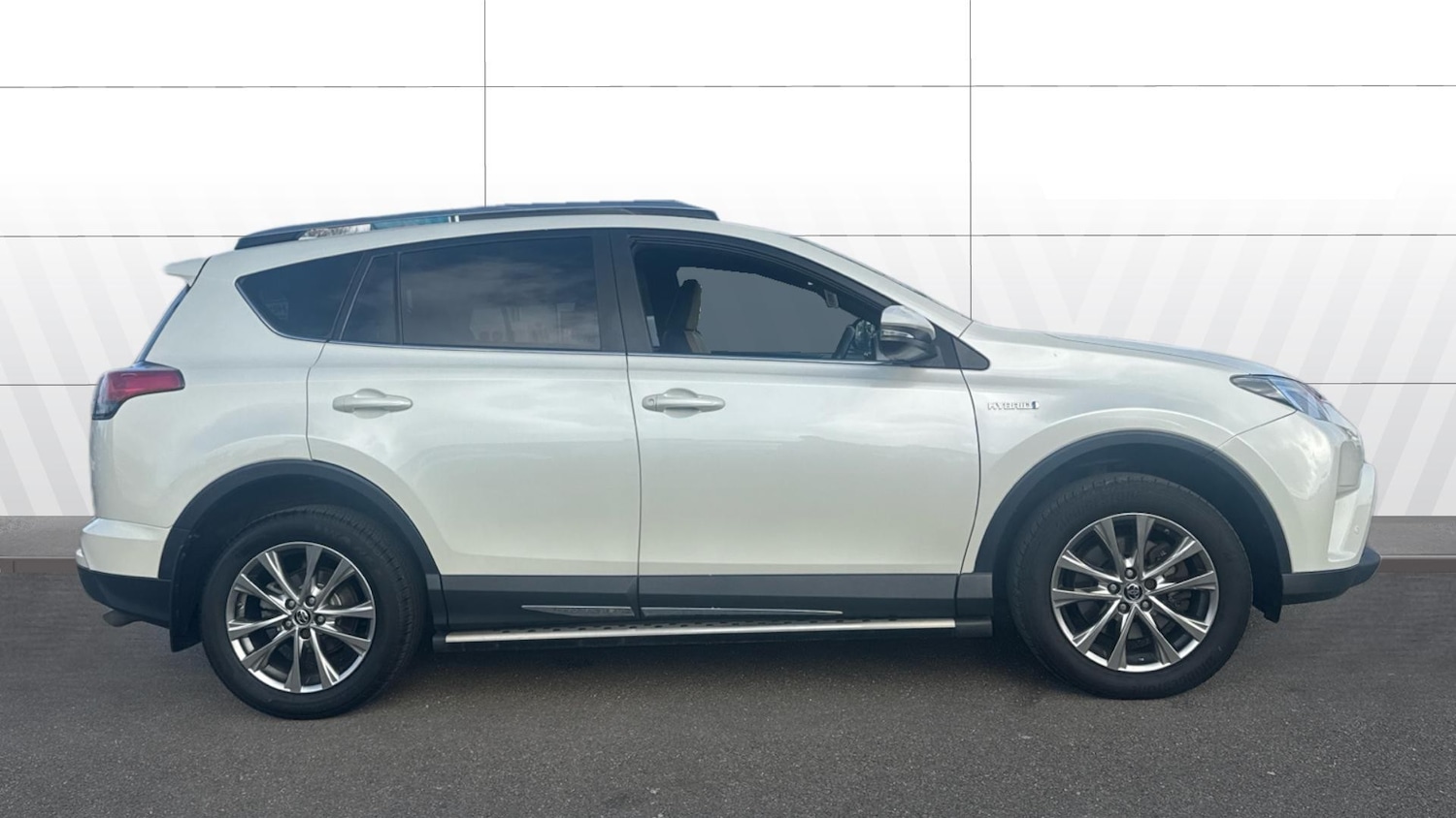 Used Toyota RAV4 2017 for sale - 77803512: Photo 5