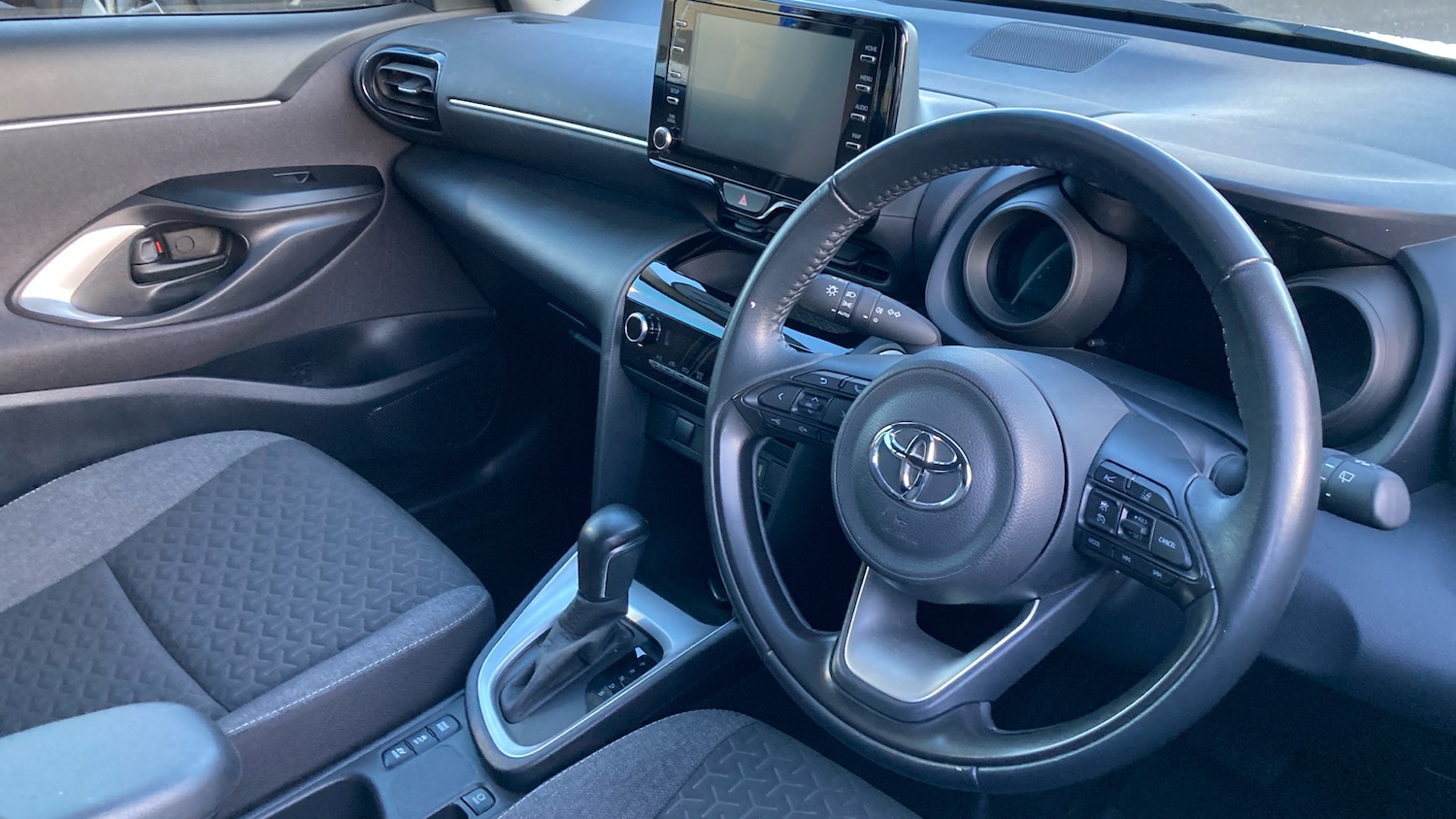 Used Toyota Yaris Cross 2022 for sale - 77026024: Photo 11