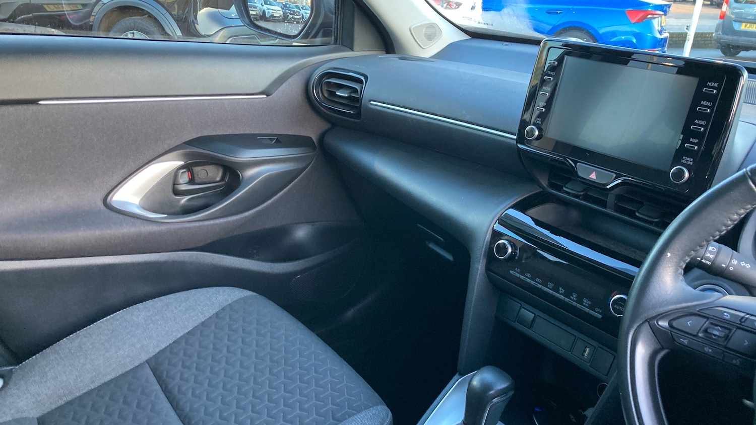 Used Toyota Yaris Cross 2022 for sale - 77026024: Photo 14