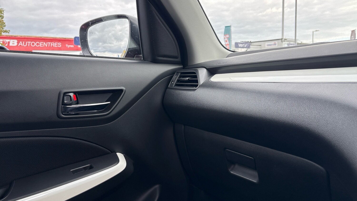Used Suzuki Swift 2019 for sale - 76045922: Photo 28