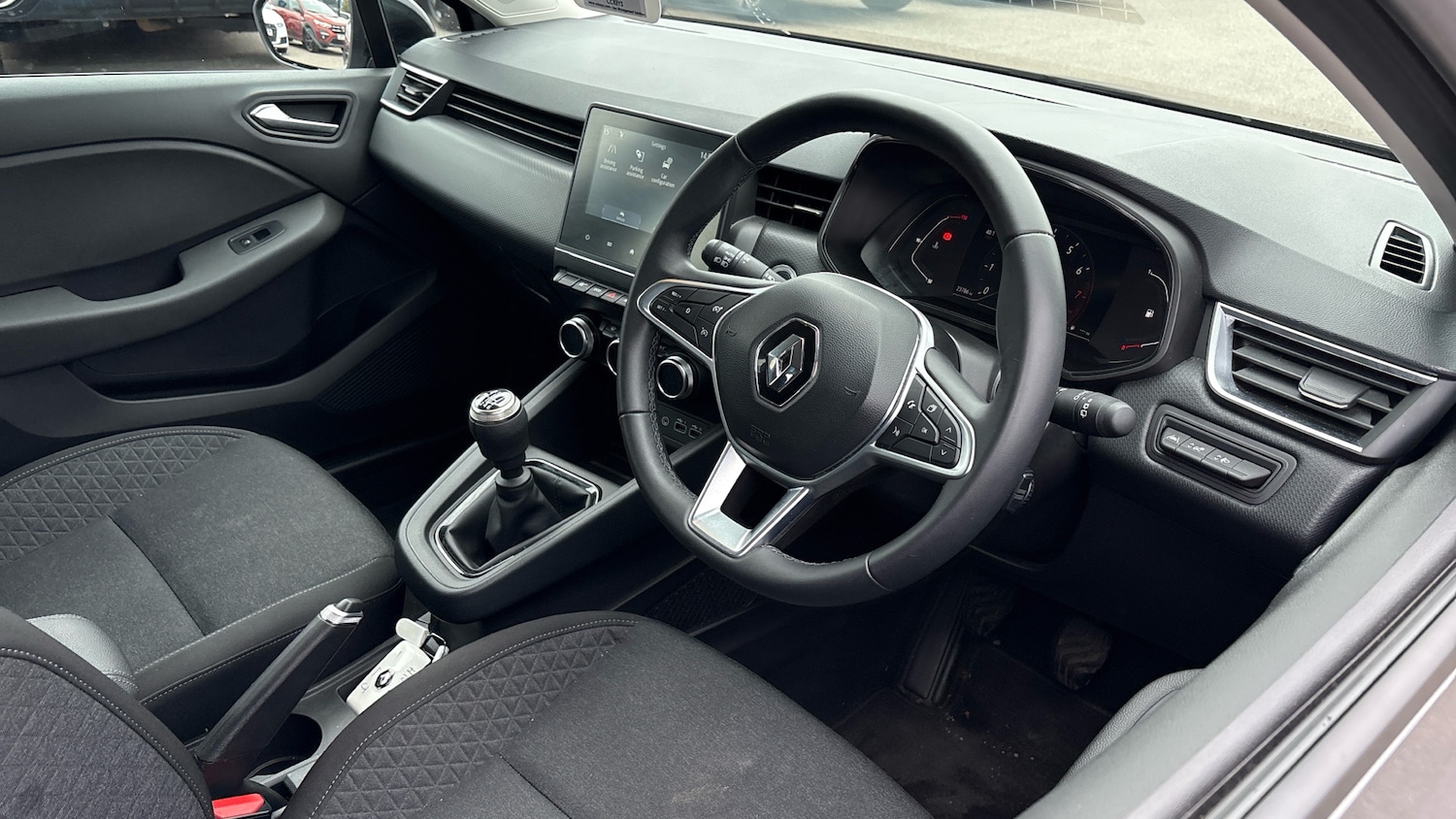 Used Renault Clio 2023 for sale - 76287903: Photo 11
